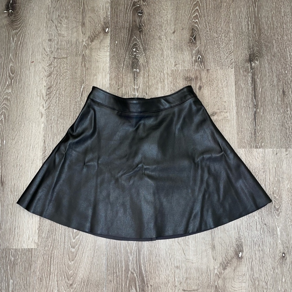 DIVIDED faux leather skirt